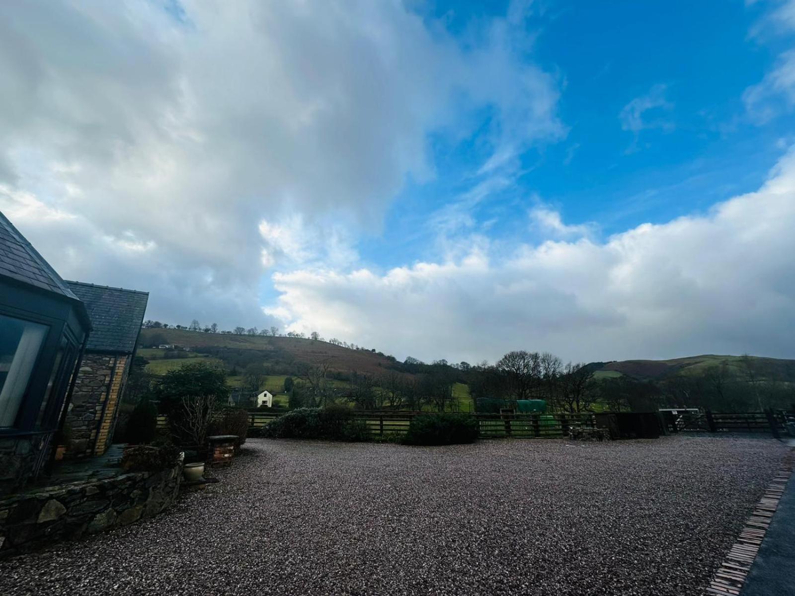 Вилла The Retreat Llanrhaeadr-ym-Mochnant Экстерьер фото