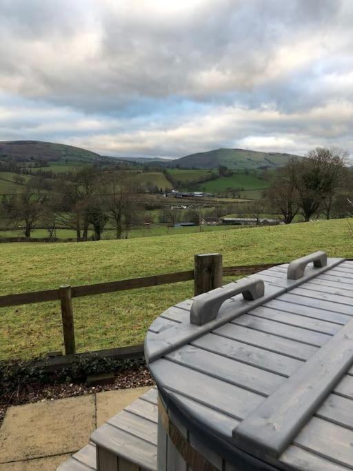 Вилла The Retreat Llanrhaeadr-ym-Mochnant Экстерьер фото