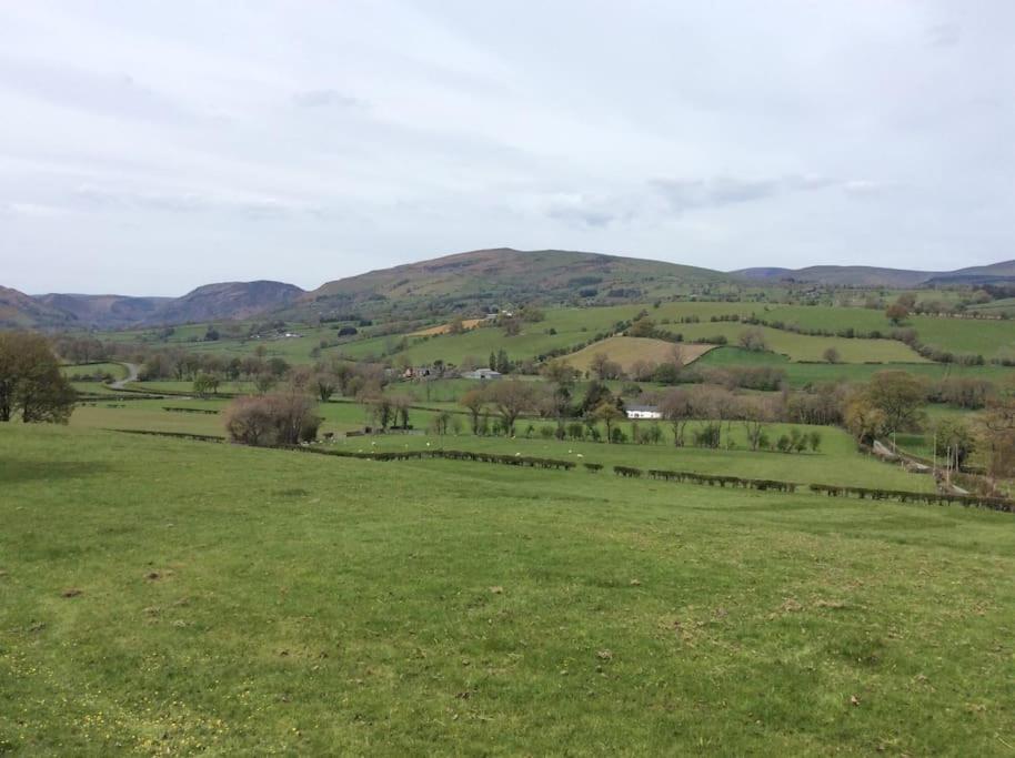 Вилла The Retreat Llanrhaeadr-ym-Mochnant Экстерьер фото
