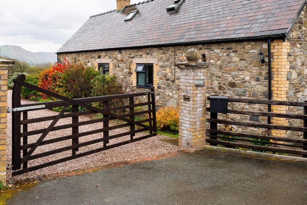 Вилла The Retreat Llanrhaeadr-ym-Mochnant Экстерьер фото