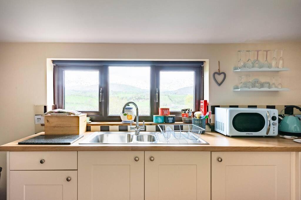Вилла The Retreat Llanrhaeadr-ym-Mochnant Экстерьер фото